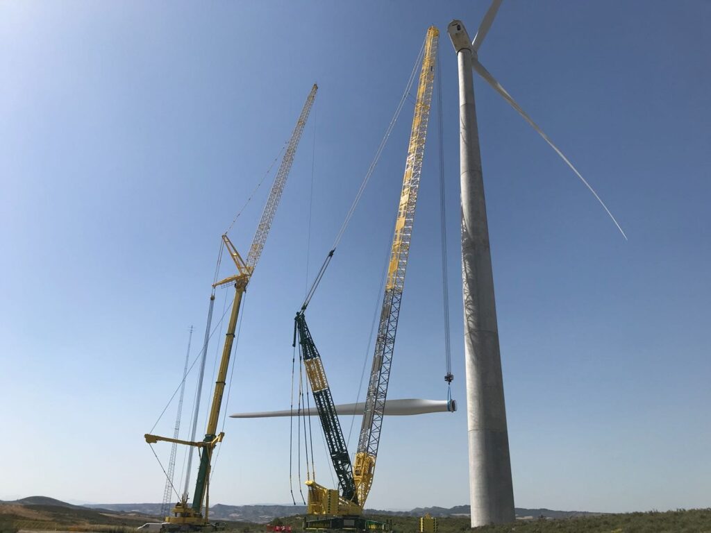grúas en montaje aerogeneradores